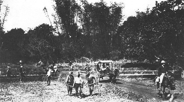 Photo:  Signal party on the way to Malolos, Philippines, 1899