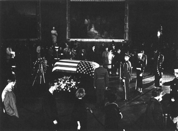 Photo: Body of the President lies in state in the capitol.